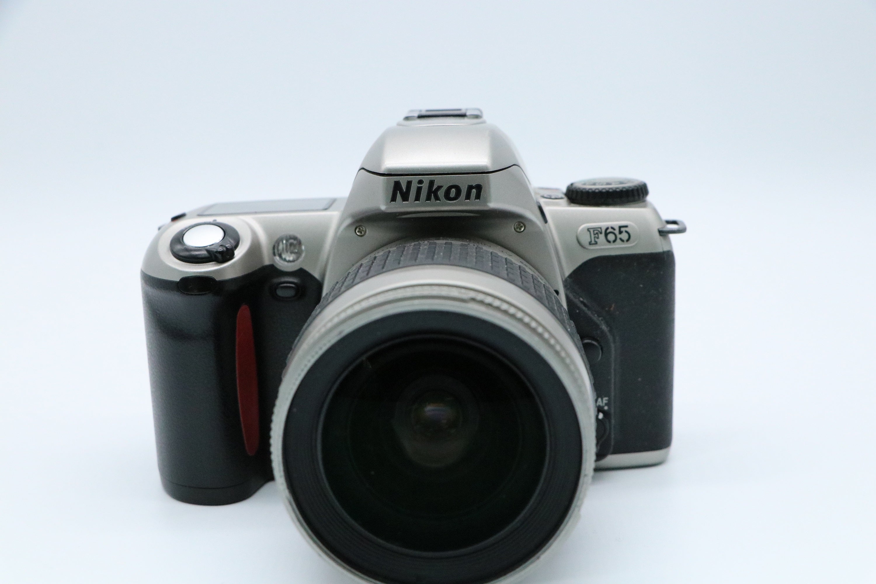 Used Nikon F65 35mm film Camera with Nikon AF 28-80 1: 3.3-5.6G lens  (Silver)