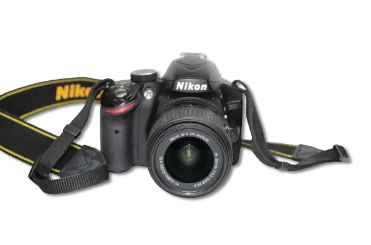 Used Nikon D3200 with AF-S 18-55mm 1:3.5-5.6 GII DX VR Lens 8+