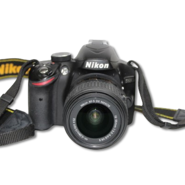 Used Nikon D3200 with AF-S 18-55mm 1:3.5-5.6 GII DX VR Lens 8+